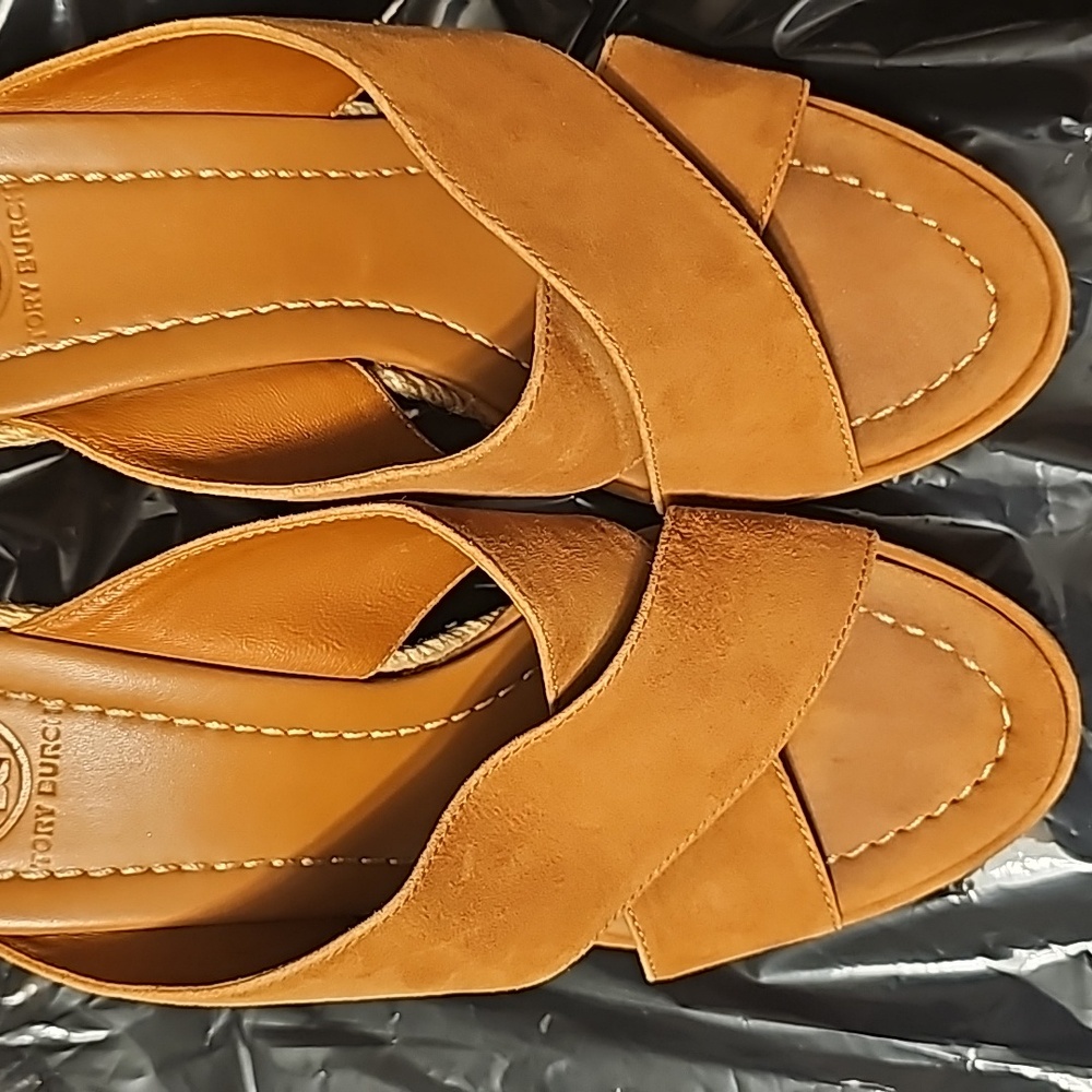 Torch Burch Tan Leather Suede Gold Logo Espadrille Wedges Sz 7.5